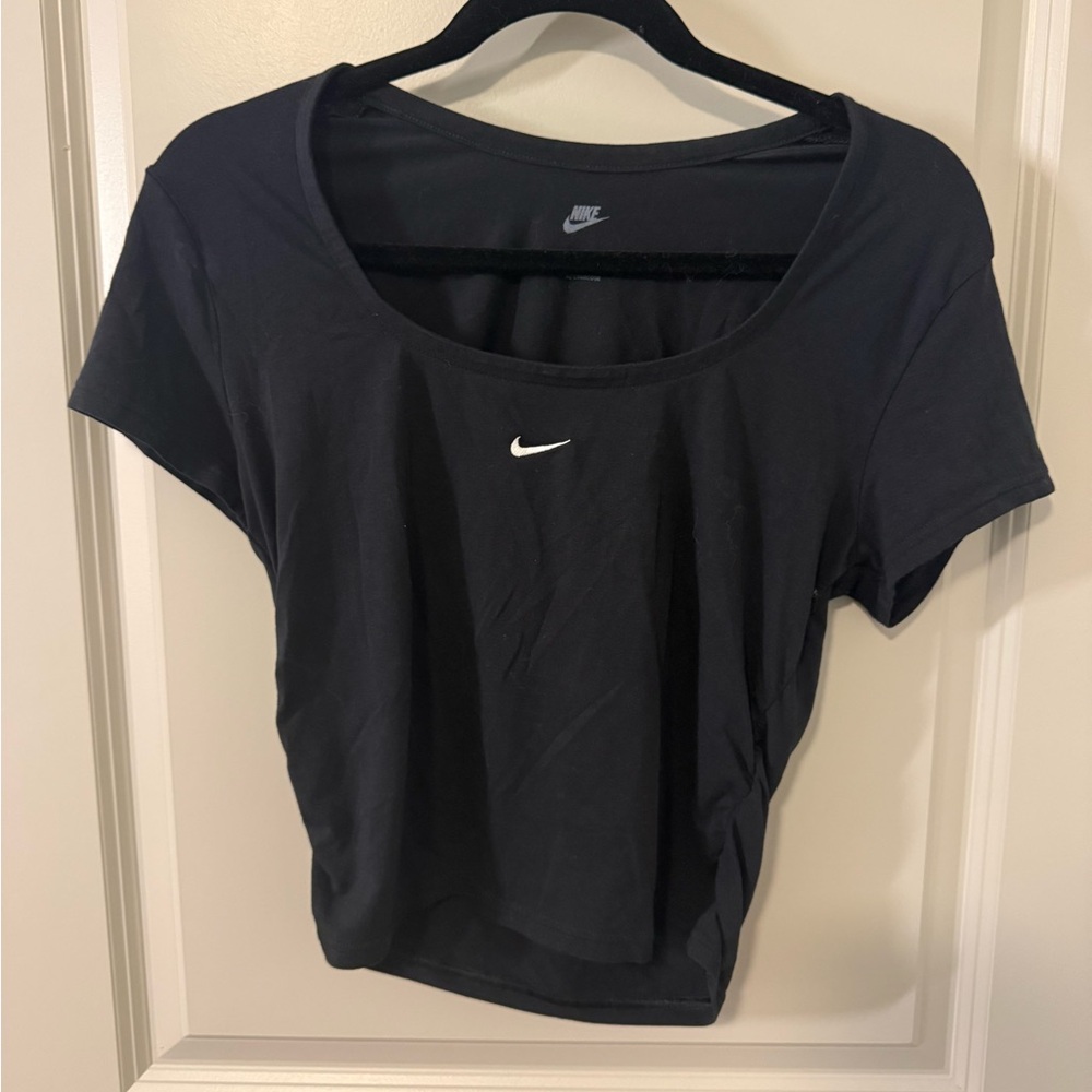 🏋️‍♀️ SUPER CUTE 🏋️‍♀️ Nike Women's Black Short Sleeve Tee